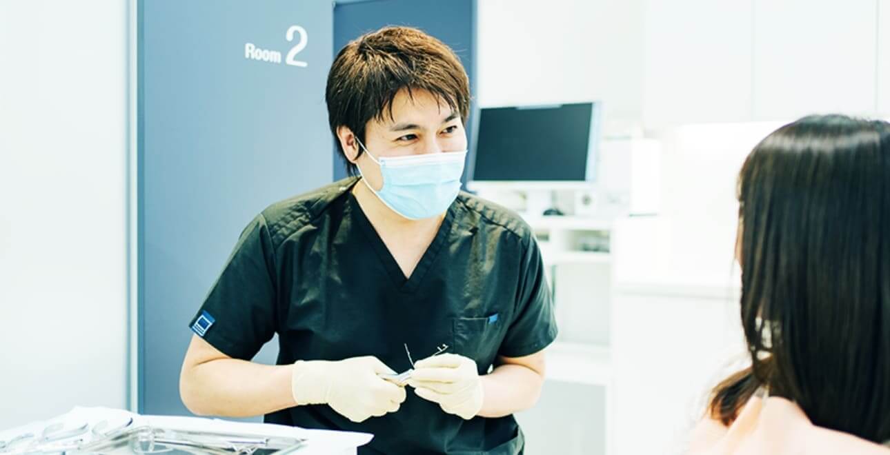 当院は、表から見えない「裏側矯正」が得意です